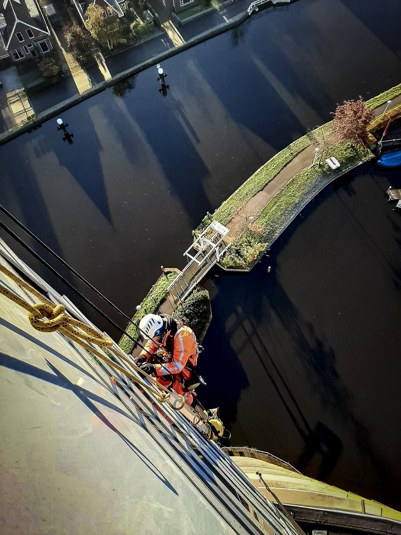 Rope access Den Haag voert een inspectie uit